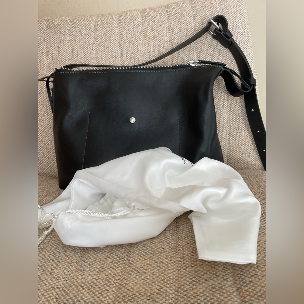 Coach Mott Messenger 33 in black